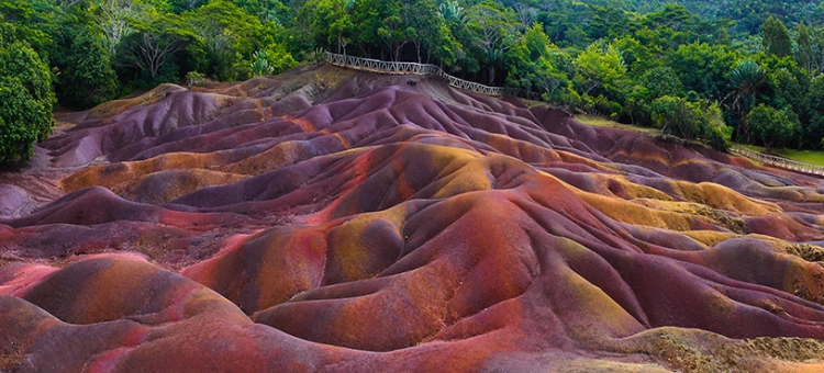 colored-earth-mauritius