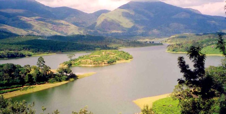 munnar-lake